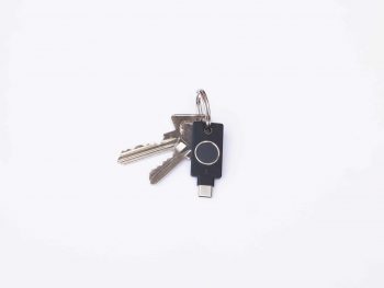 Photo de YubiKey Bio C avec porte-clés